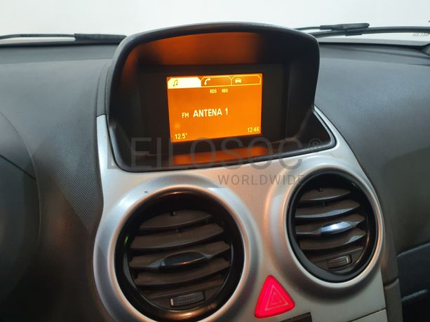 Opel Corsa · Ano 2013