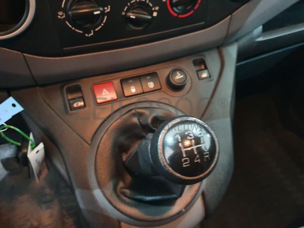 Peugeot Partner · Ano 2015