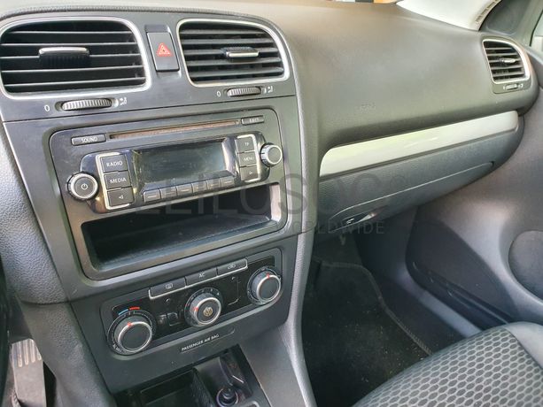 Volkswagen Golf 1.6 TDI · Ano 2011