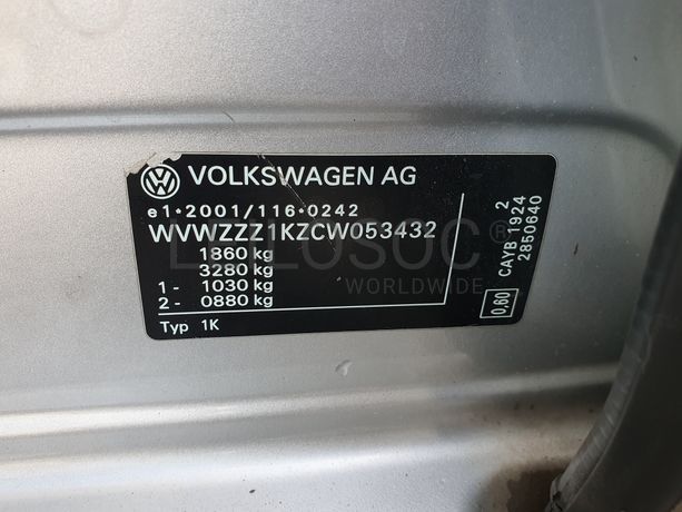 Volkswagen Golf 1.6 TDI · Ano 2011