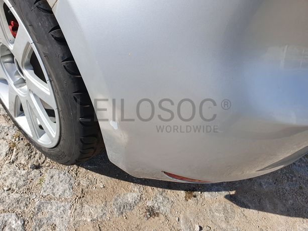 Volkswagen Golf 1.6 TDI · Ano 2011