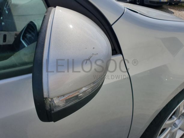 Volkswagen Golf 1.6 TDI · Ano 2011