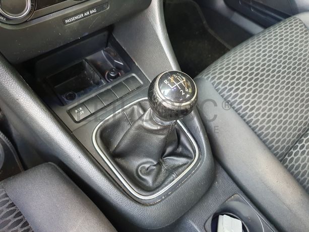 Volkswagen Golf 1.6 TDI · Ano 2011