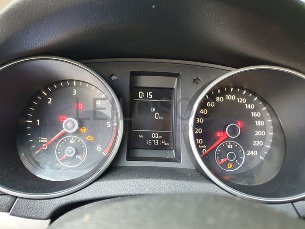 Volkswagen Golf 1.6 TDI · Ano 2011