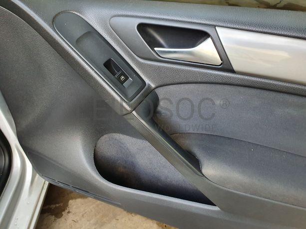 Volkswagen Golf 1.6 TDI · Ano 2011