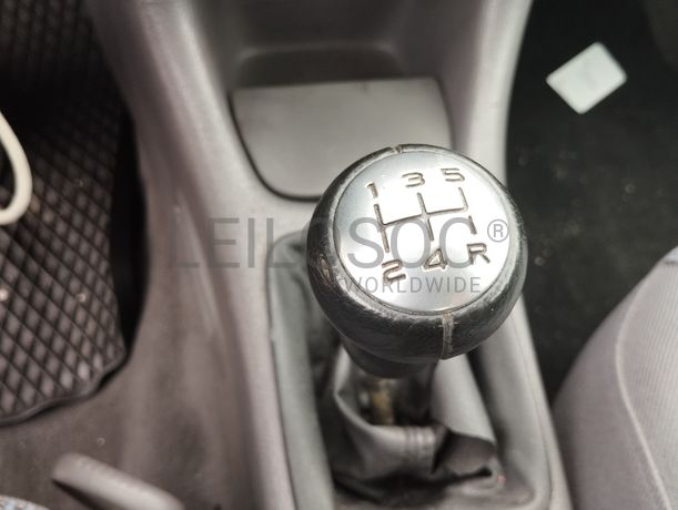 Peugeot 206 · Ano 2002