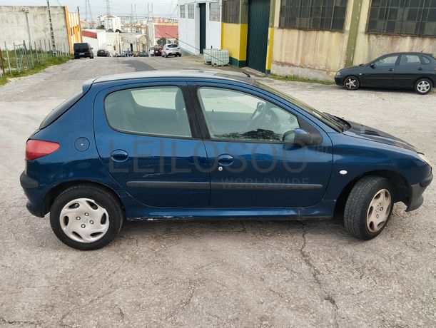 Peugeot 206 · Ano 2002