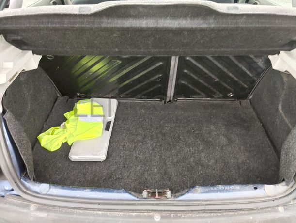 Peugeot 206 · Ano 2002