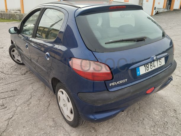 Peugeot 206 · Ano 2002