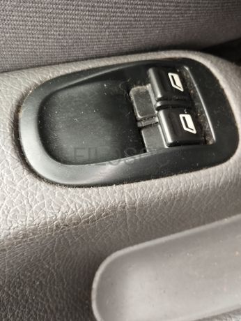 Peugeot 206 · Ano 2002