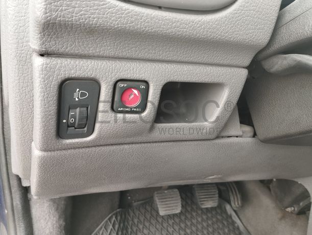 Peugeot 206 · Ano 2002