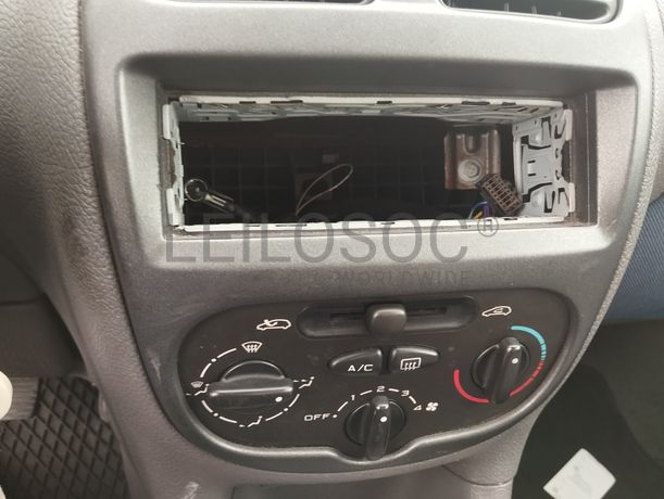 Peugeot 206 · Ano 2002