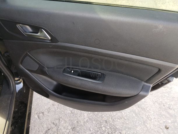 Peugeot 308 · Ano 2015