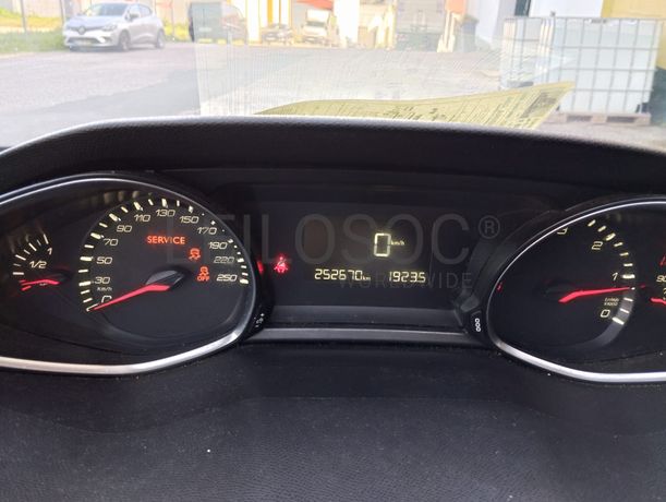 Peugeot 308 · Ano 2015