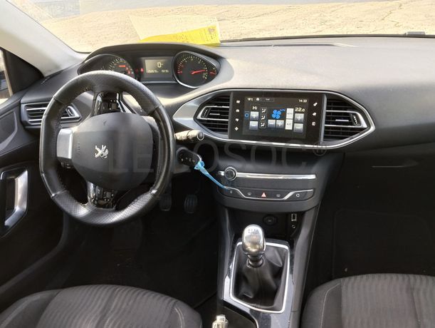 Peugeot 308 · Ano 2015