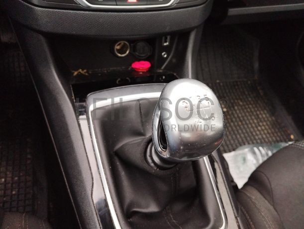 Peugeot 308· Ano 2015