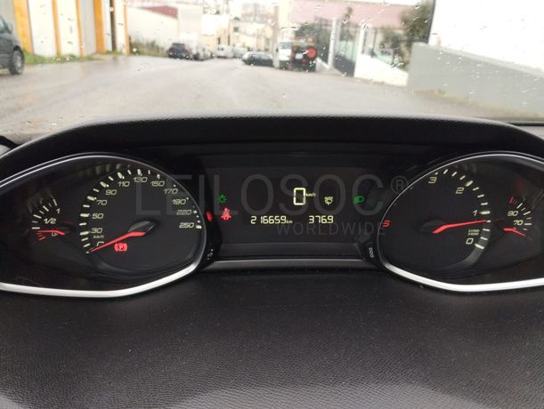 Peugeot 308· Ano 2015