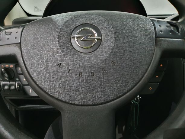 Opel Corsa · Ano 2005