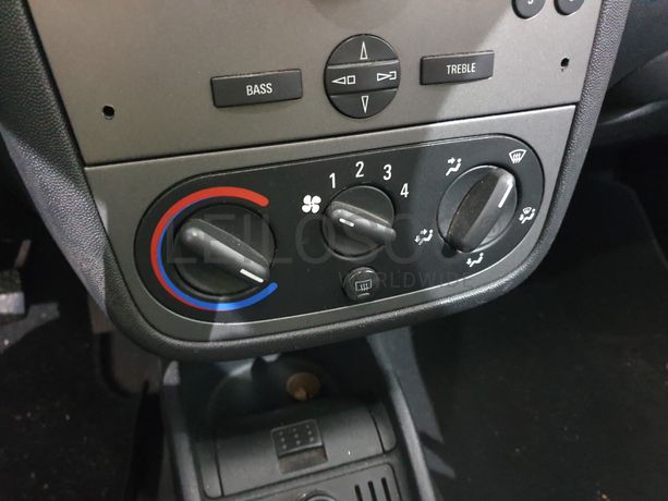 Opel Corsa · Ano 2005