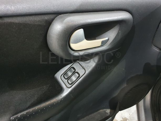 Opel Corsa · Ano 2005