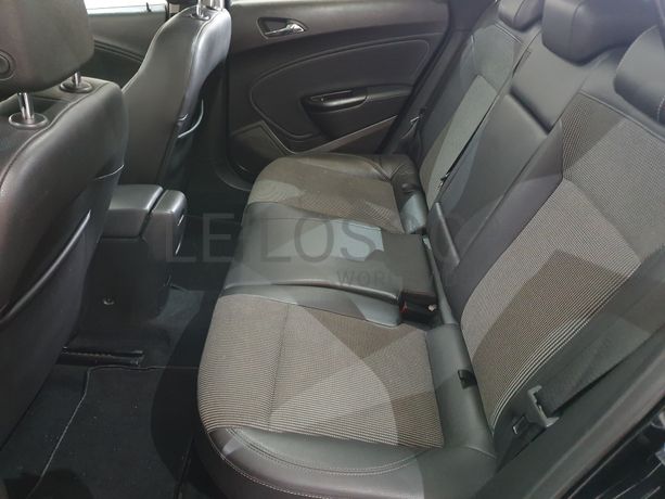 Opel Astra · Ano 2011