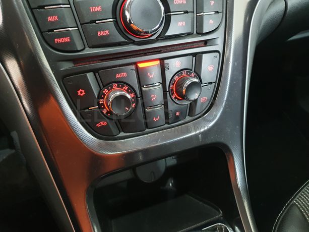 Opel Astra · Ano 2011