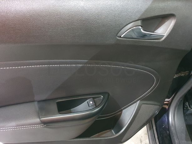 Opel Astra · Ano 2011