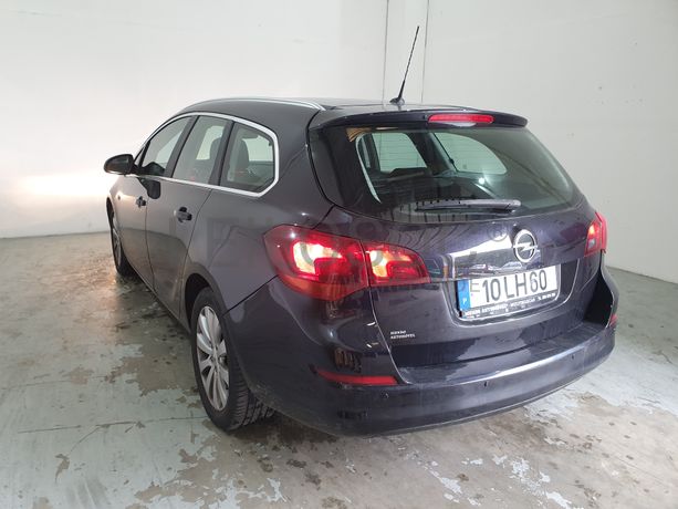 Opel Astra · Ano 2011