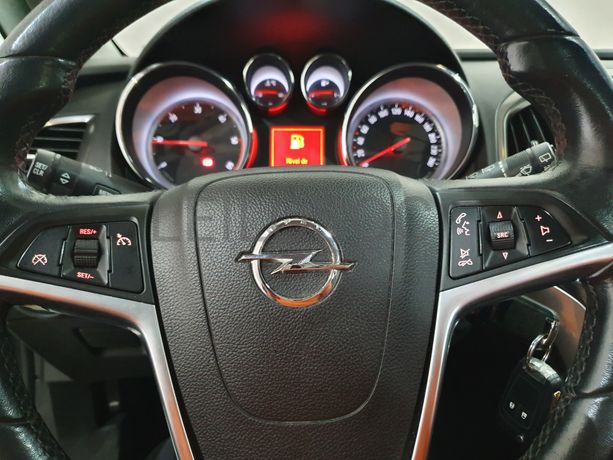 Opel Astra · Ano 2011