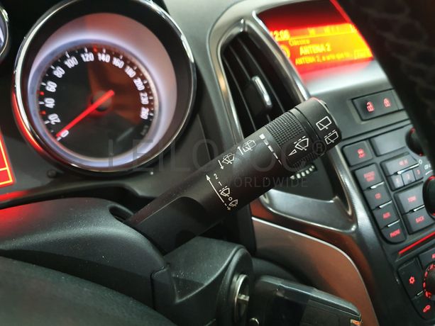 Opel Astra · Ano 2011