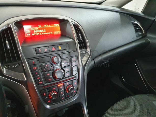 Opel Astra · Ano 2011