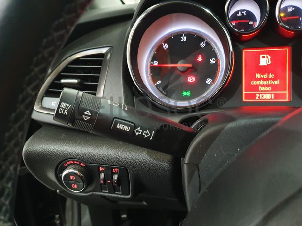 Opel Astra · Ano 2011