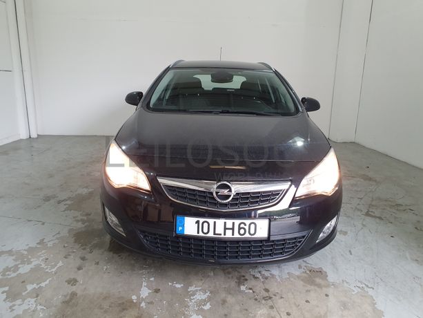 Opel Astra · Ano 2011