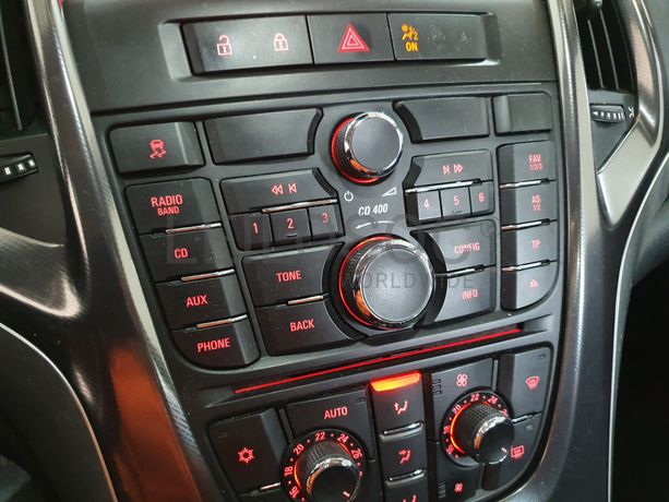 Opel Astra · Ano 2011