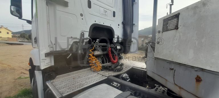 Mercedes-Benz Actros 1842 · Ano 2014