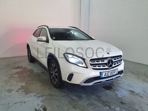 Mercedes-Benz GLA 180D · Ano 2017