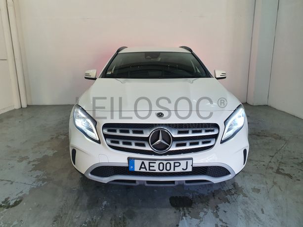 Mercedes-Benz GLA 180D · Ano 2017