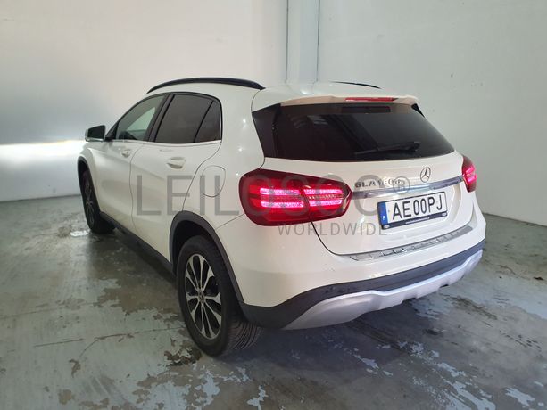 Mercedes-Benz GLA 180D · Ano 2017