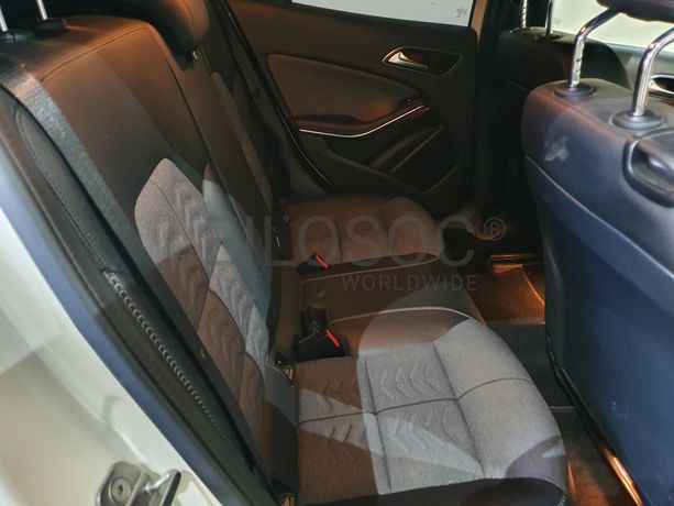 Mercedes-Benz GLA 180D · Ano 2017