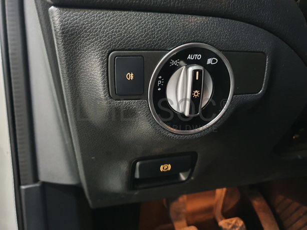 Mercedes-Benz GLA 180D · Ano 2017