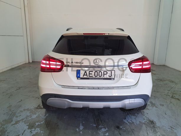 Mercedes-Benz GLA 180D · Ano 2017