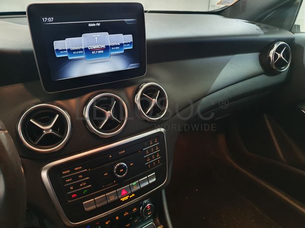 Mercedes-Benz GLA 180D · Ano 2017
