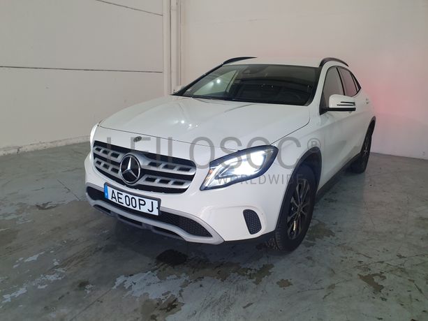 Mercedes-Benz GLA 180D · Ano 2017