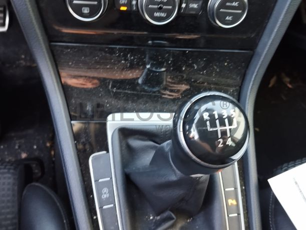 Volkswagen Golf 1.6 TDI · Ano 2015