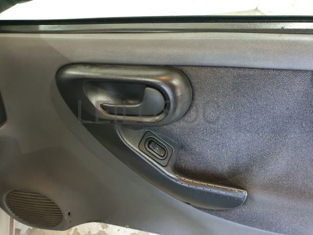 Opel Corsa · Ano 2001