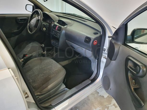 Opel Corsa · Ano 2001