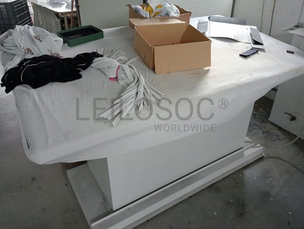 Máquina de cortar cloretes · Máquina de entretelar · Mesa de brunir