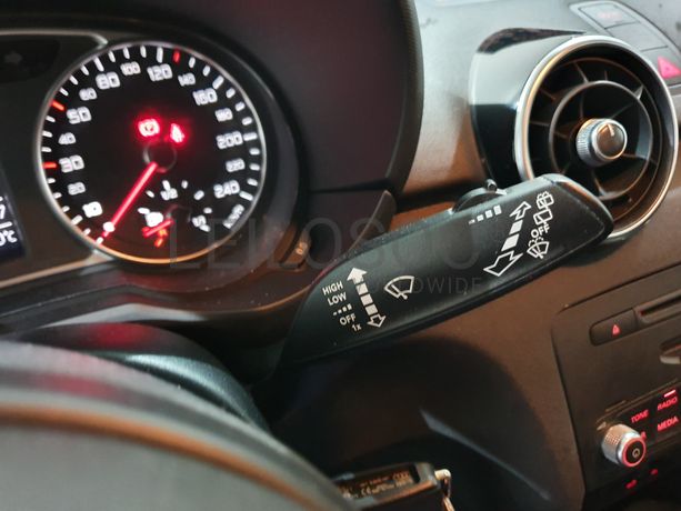 Audi A1 1.6 Tdi Sline · Ano 2013