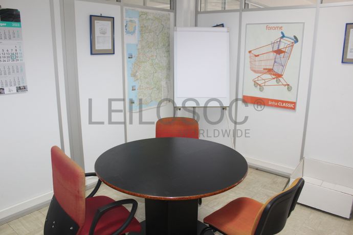 Equipamento de Escritório · Gabinete Médico · Balneário · Diversos