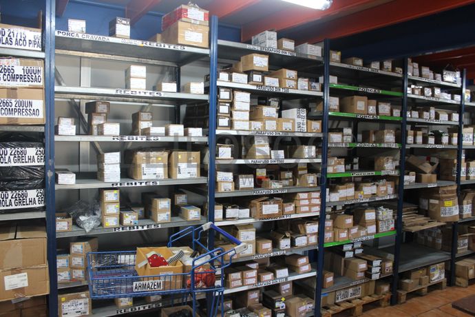 Stock de Peças e Acessórios · Monta Cargas · Porta Paletes · Diversos